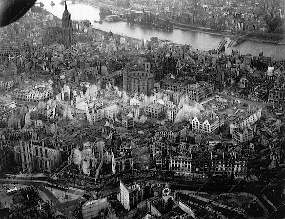 Luftaufnahme des zerstörten Frankfurt am Main aus dem Juni 1946 © Bildarchiv Markus Lenz, Frankfurt am Main