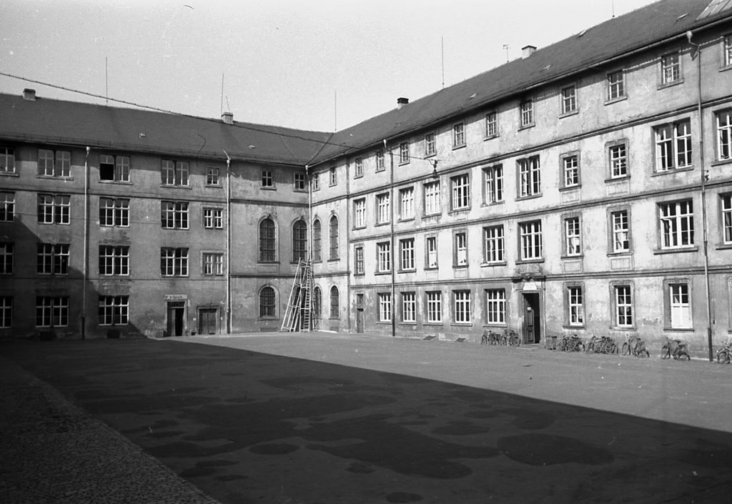 Blick in den Schulhof der Stadtschule © Stadtarchiv Fulda, Foto: Julius Cäsar