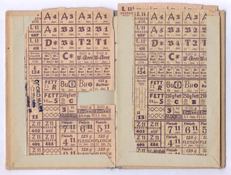 Sammelmappe mit Lebensmittelkarten in Hessen 1950 © Vonderau Museum Fulda